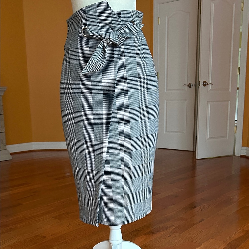 H&M Gray Checkered Midi Skirt